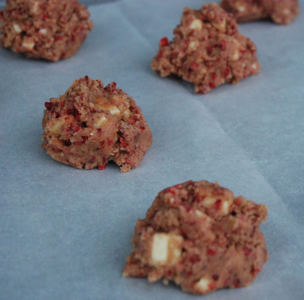 Raspberry white chocolate cookies unbaked